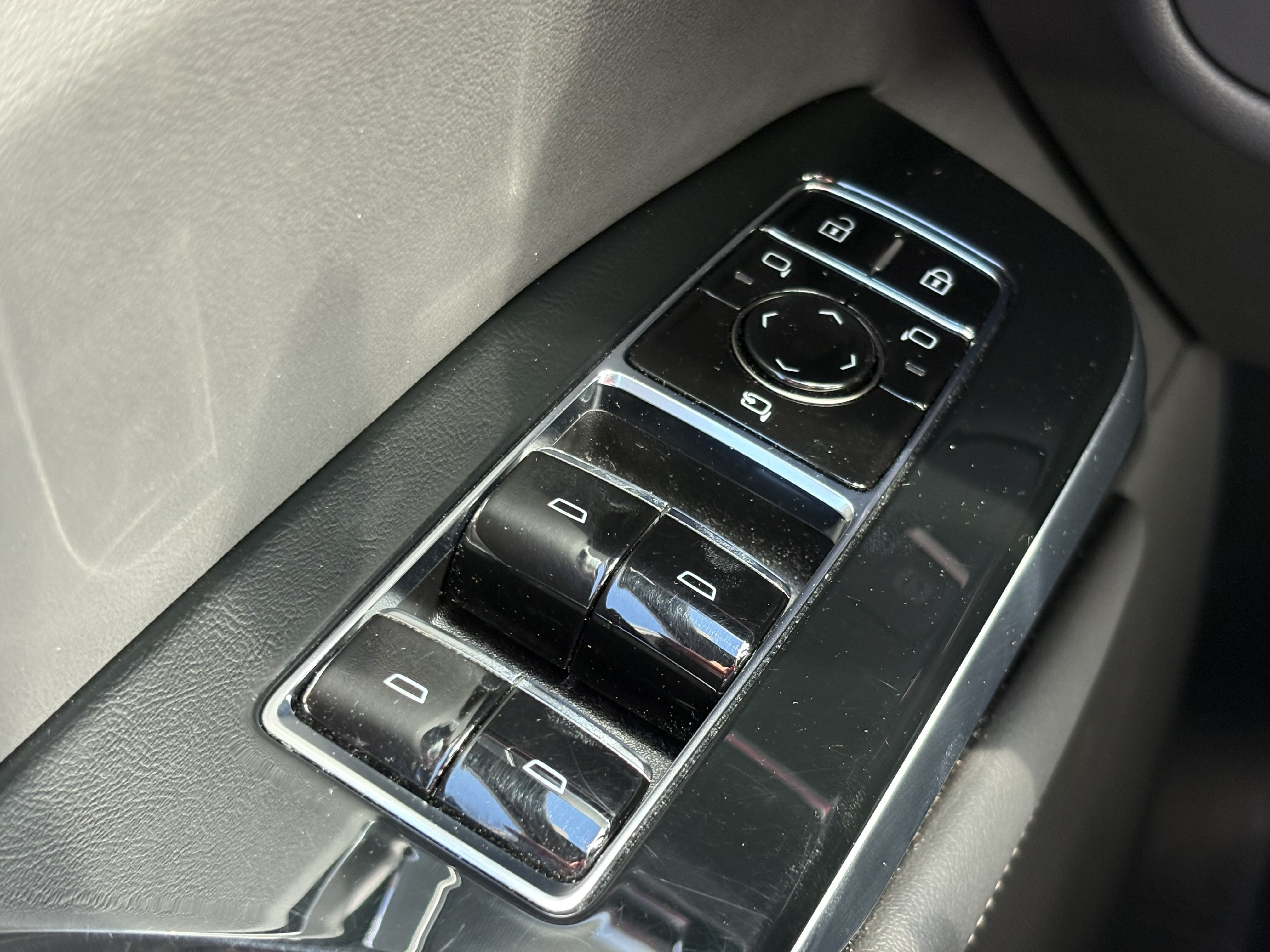 Certified 2025 Cadillac Escalade ESV Premium Luxury AWD/4WD image 34