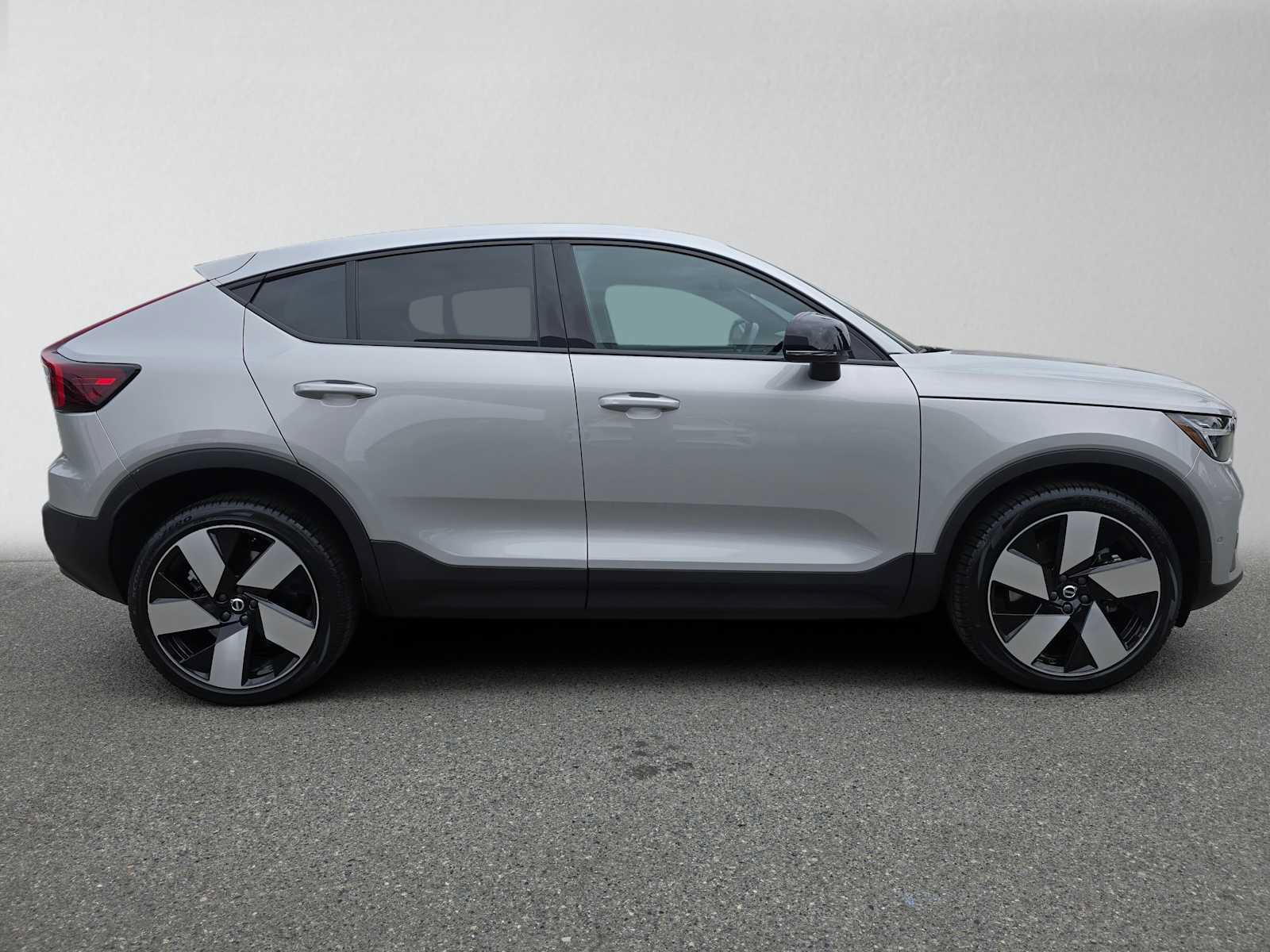 Certified 2023 Volvo C40 P8 Recharge Plus w/ Climate Package AWD/4WD image 3
