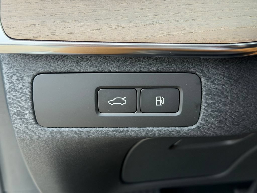 New 2026 Volvo XC90 T8 Plus w/ Protection Package Premier AWD/4WD image 31