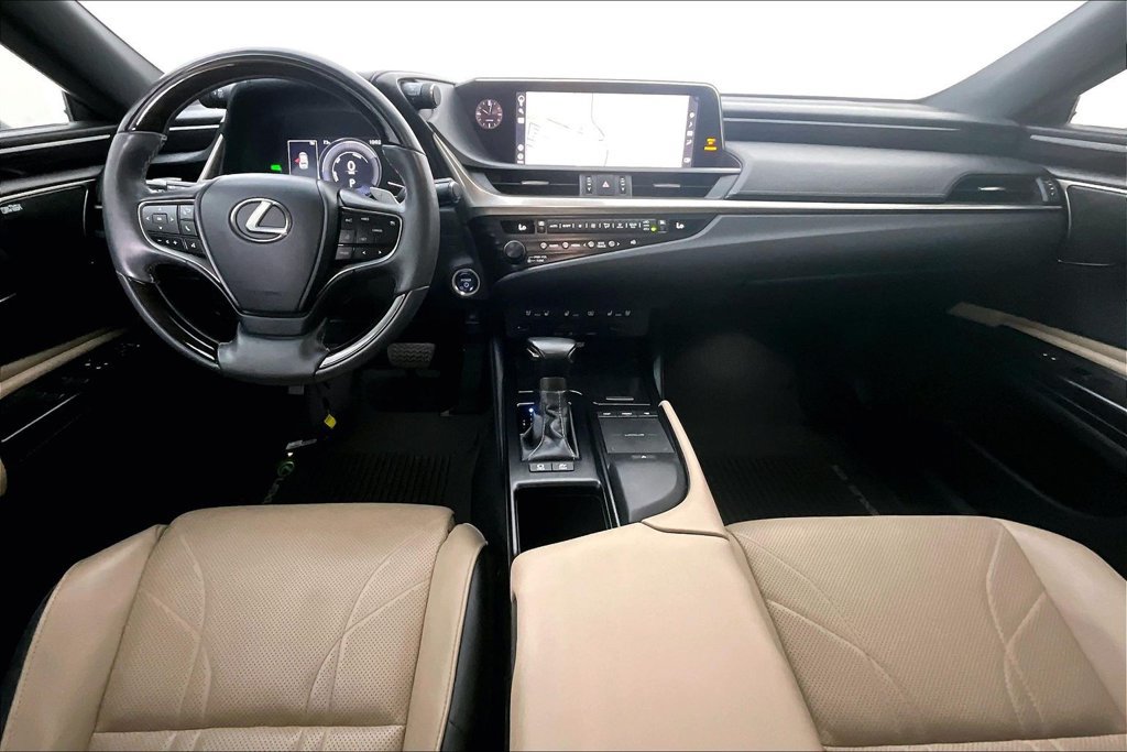 Used 2020 Lexus ES 300h Ultra Luxury w/ Accessory Package 2 FWD image 18