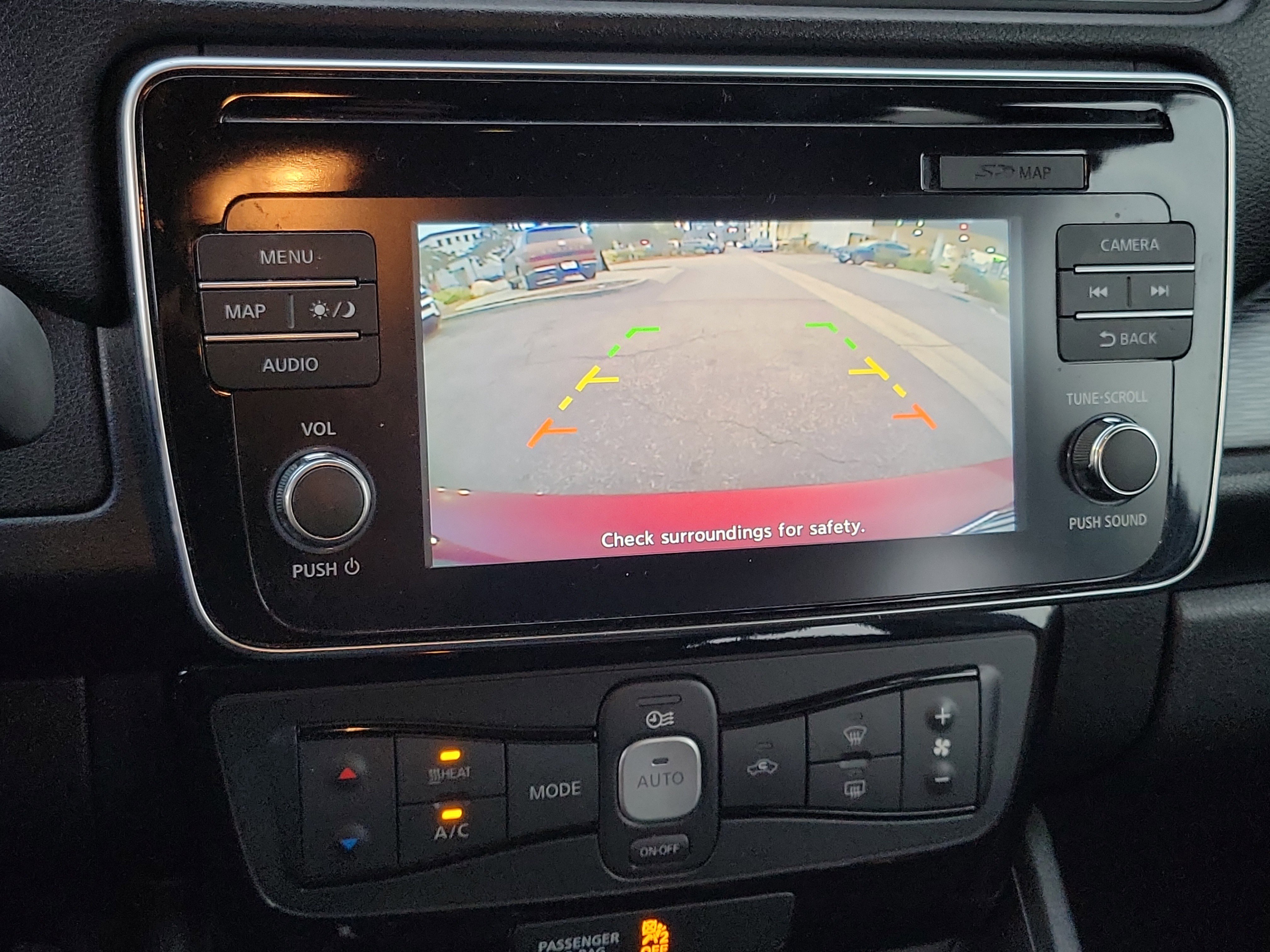 Used 2018 Nissan Leaf SV w/ SV Technology Package image 12