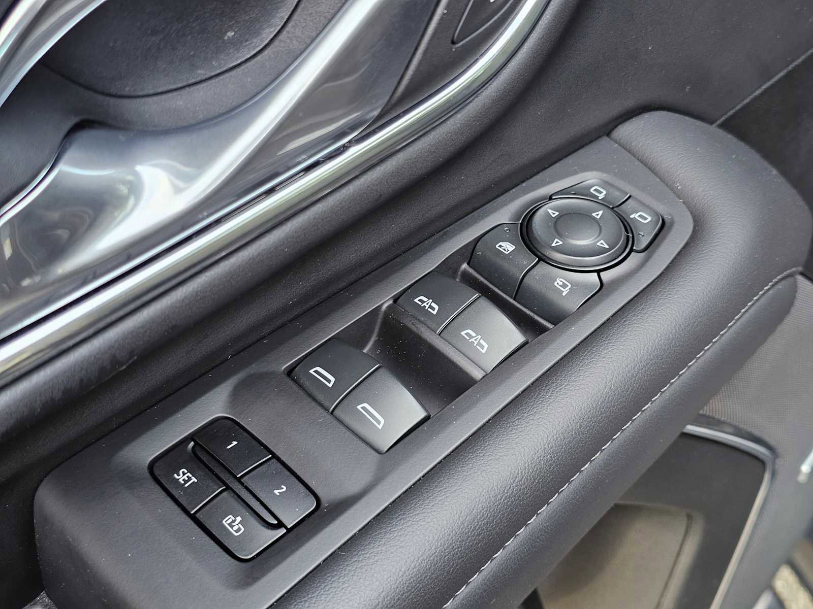 Used 2024 Chevrolet Tahoe Z71 w/ Luxury Package image 25