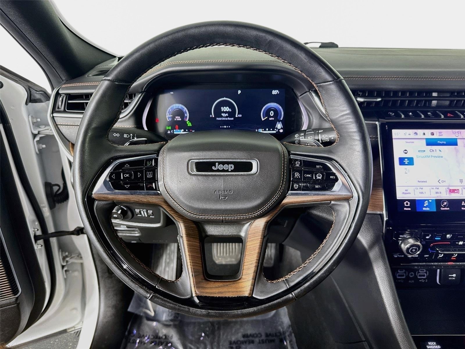 Used 2022 Jeep Grand Cherokee Summit w/ Adv Protech Group IV AWD/4WD image 12