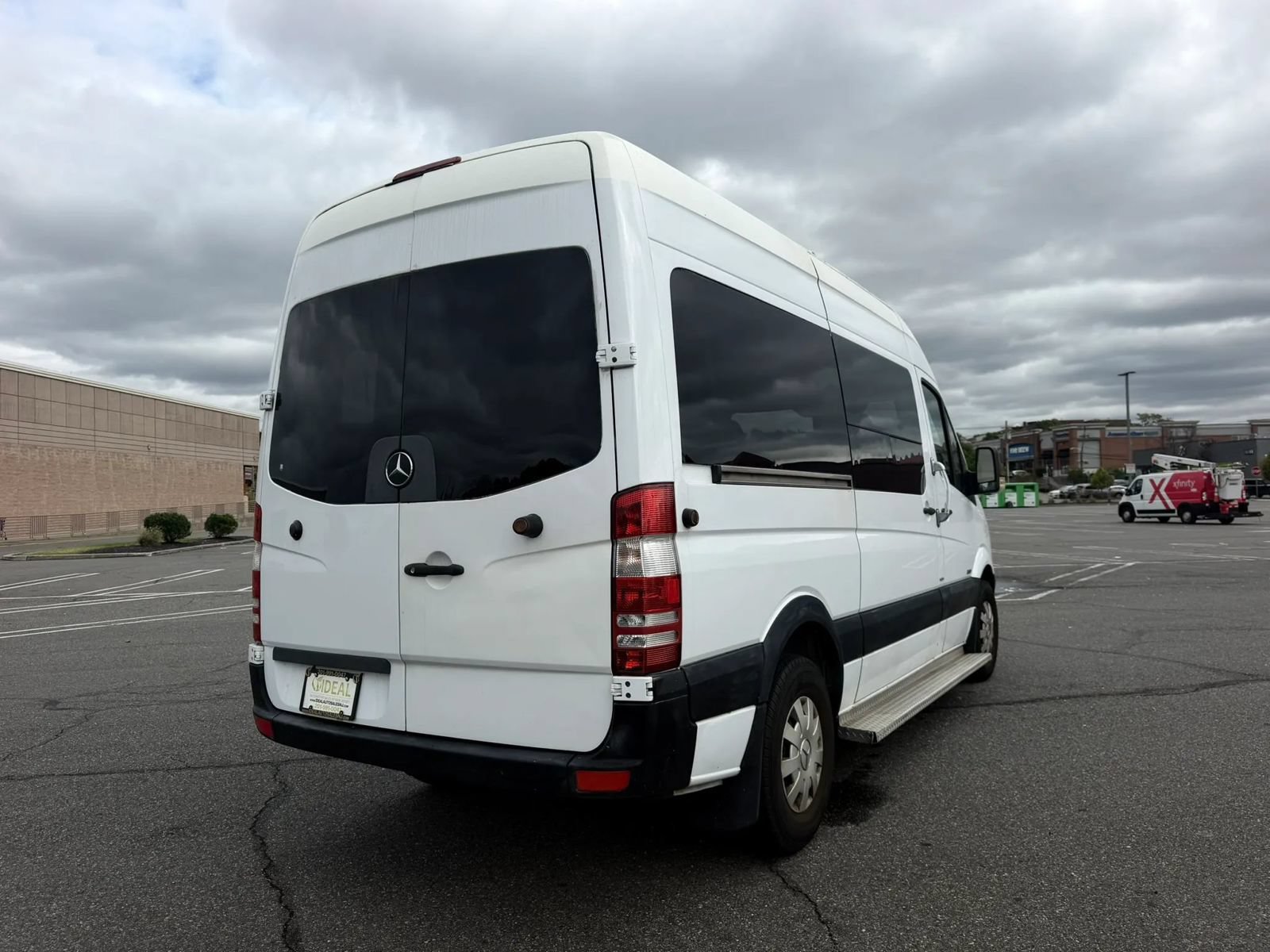 Used 2010 Mercedes-Benz Sprinter 2500 image 4
