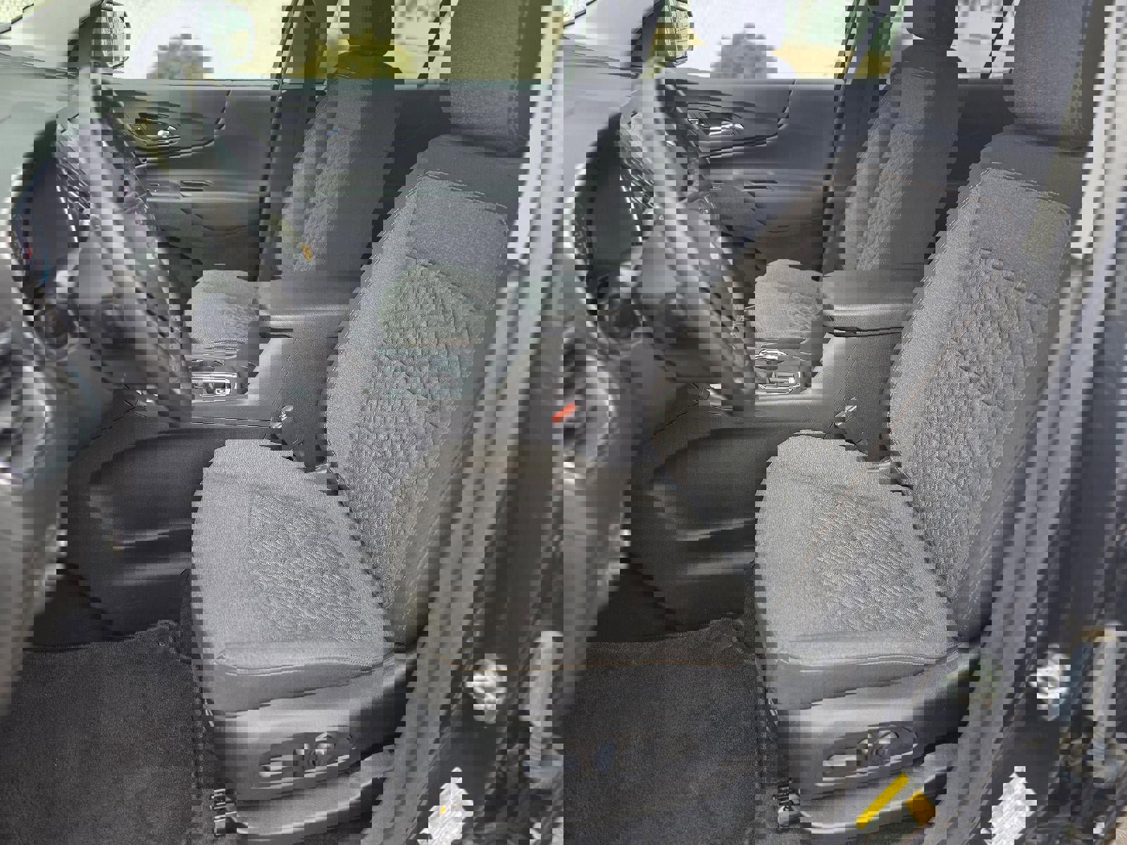 Certified 2023 Chevrolet Equinox LT w/ Driver Convenience Package image 16