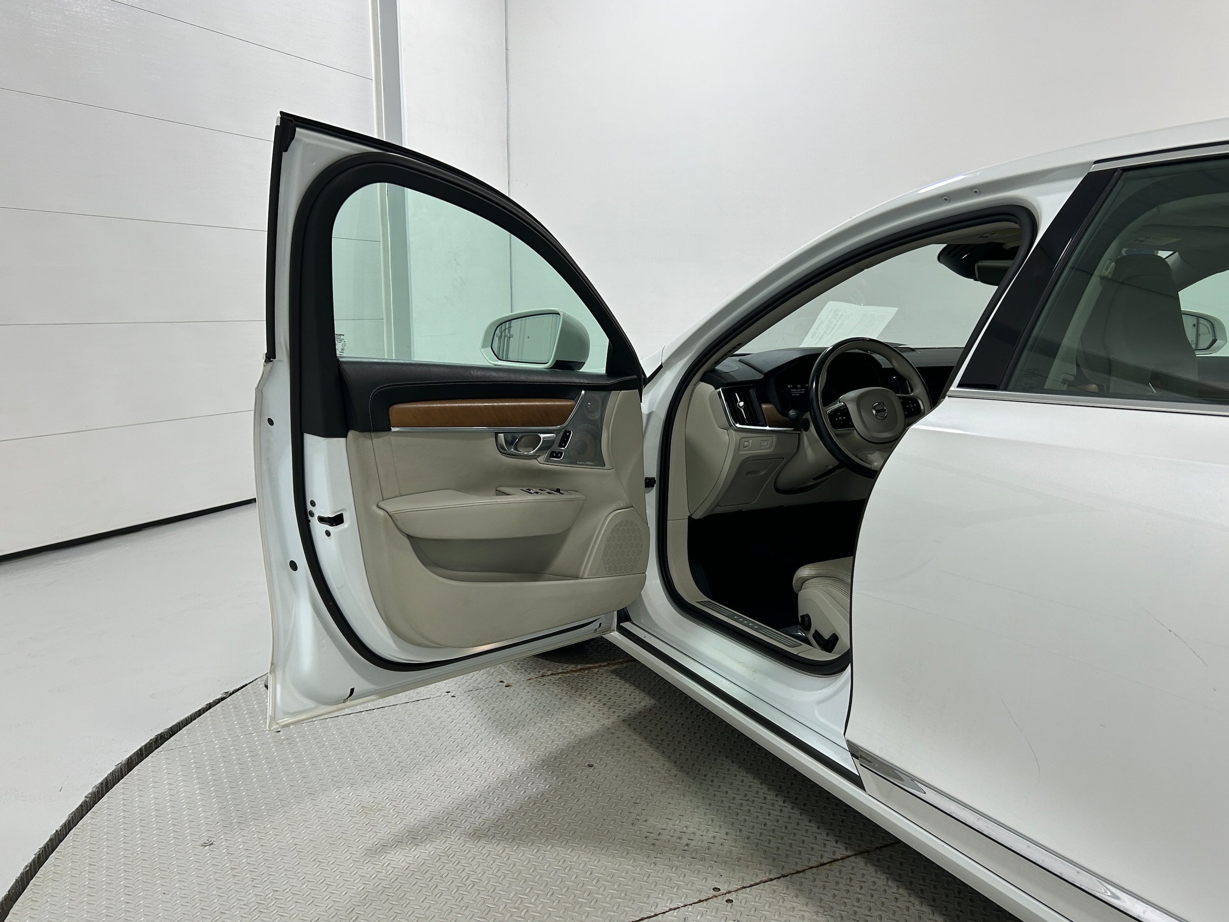 Used 2018 Volvo S90 T6 Inscription w/ Protection Package AWD/4WD image 23