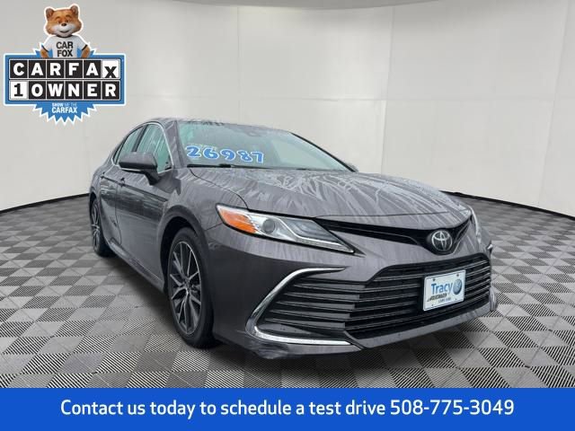 Used 2022 Toyota Camry XLE image 1