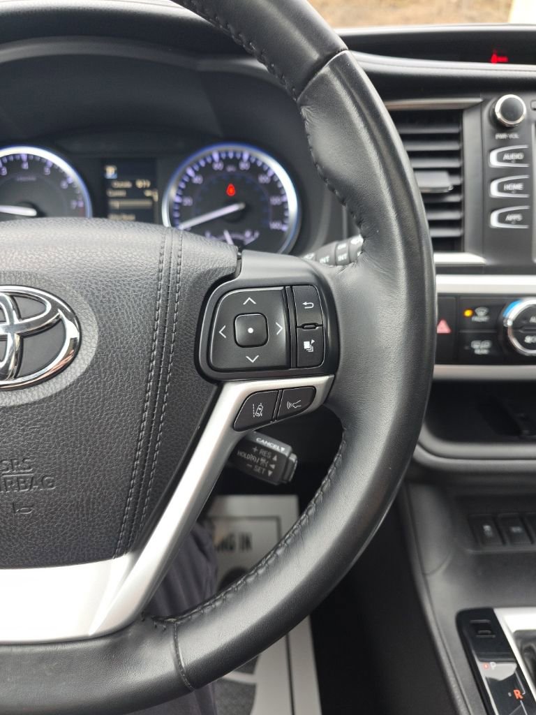 Certified 2018 Toyota Highlander SE image 24