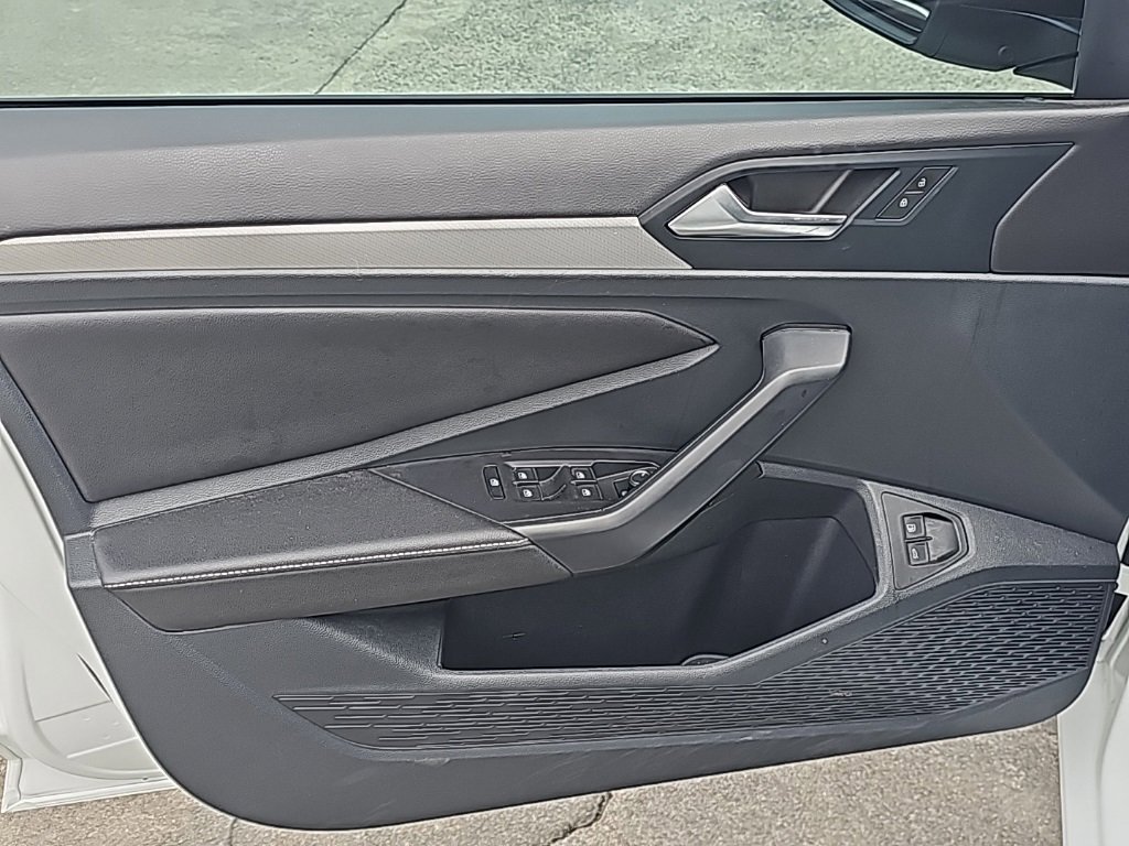 Used 2024 Volkswagen Jetta Sport image 9