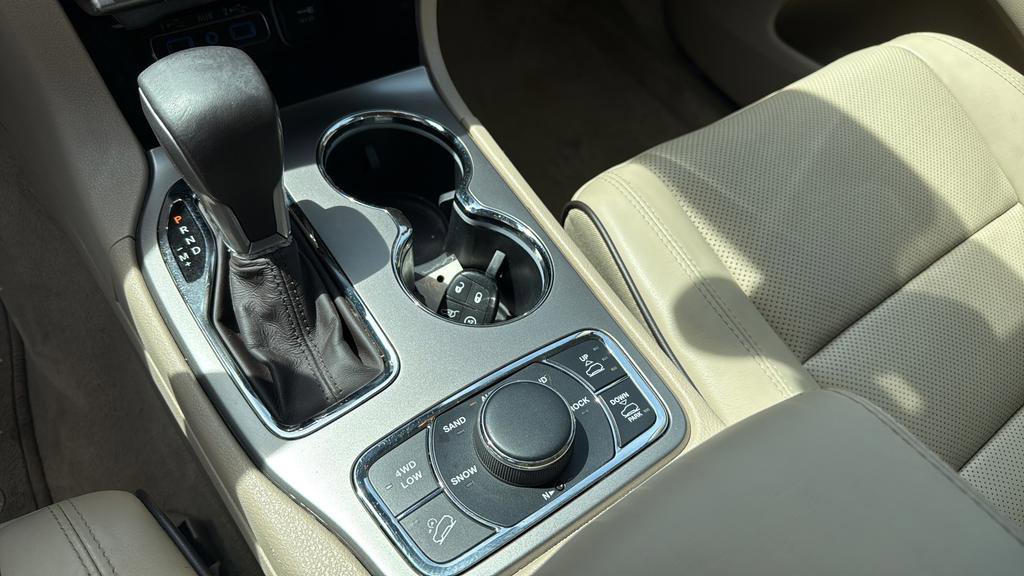 Used 2019 Jeep Grand Cherokee Overland AWD/4WD image 29