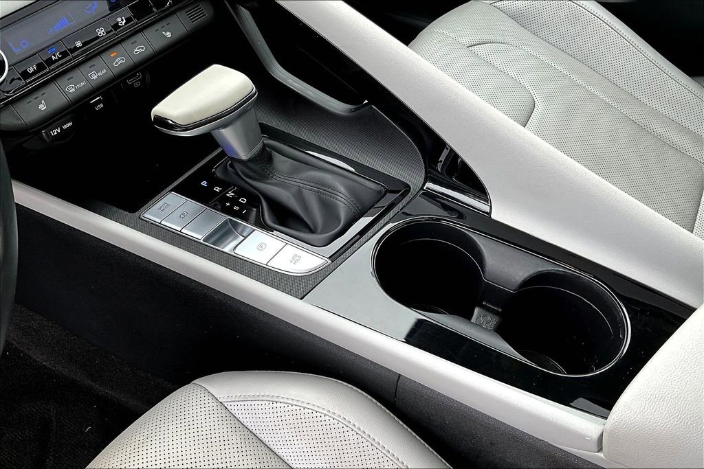 Used 2023 Hyundai Elantra Limited w/ Cargo Package image 17