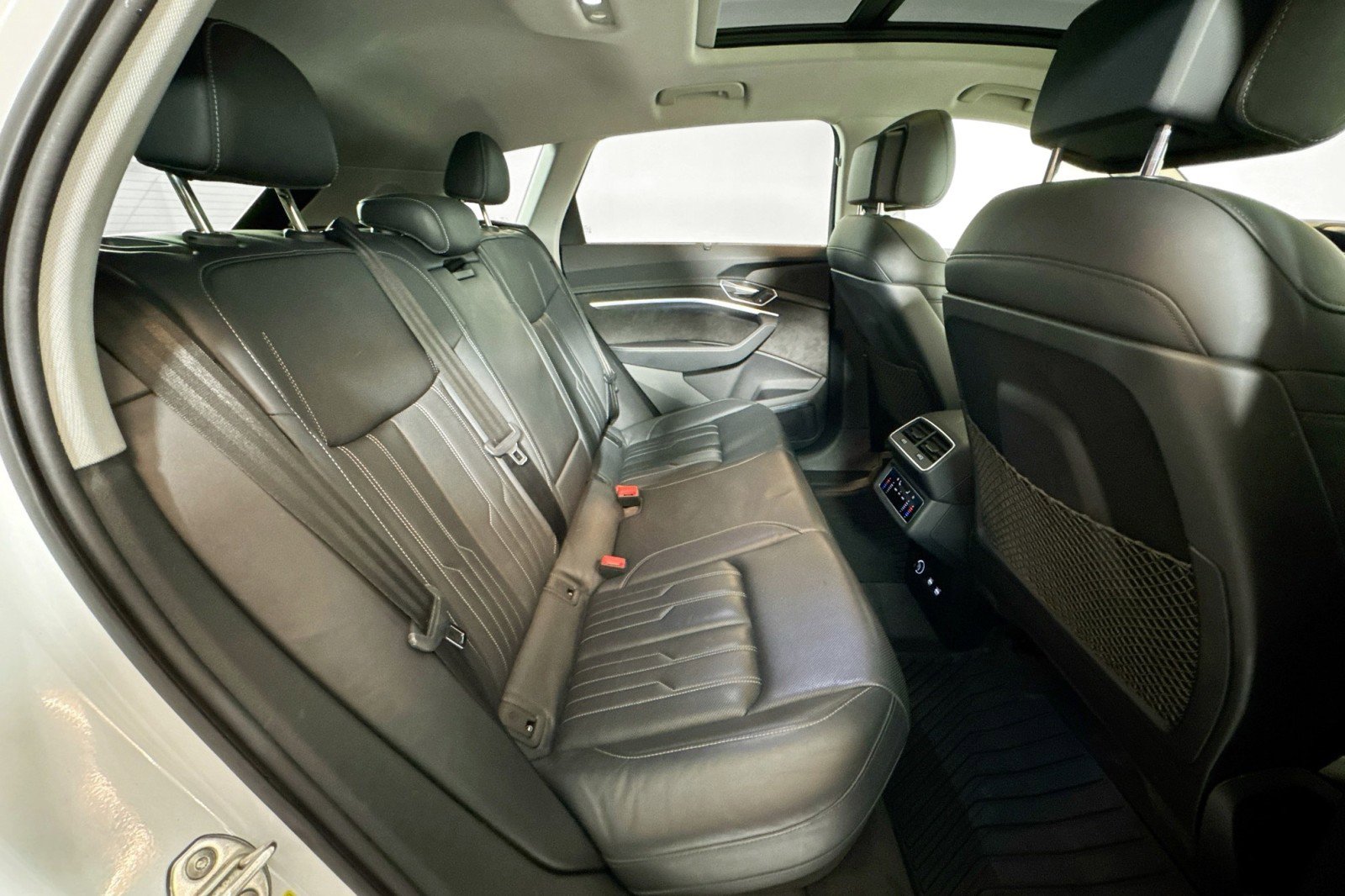 Used 2019 Audi e-tron Prestige w/ Prestige Package image 26