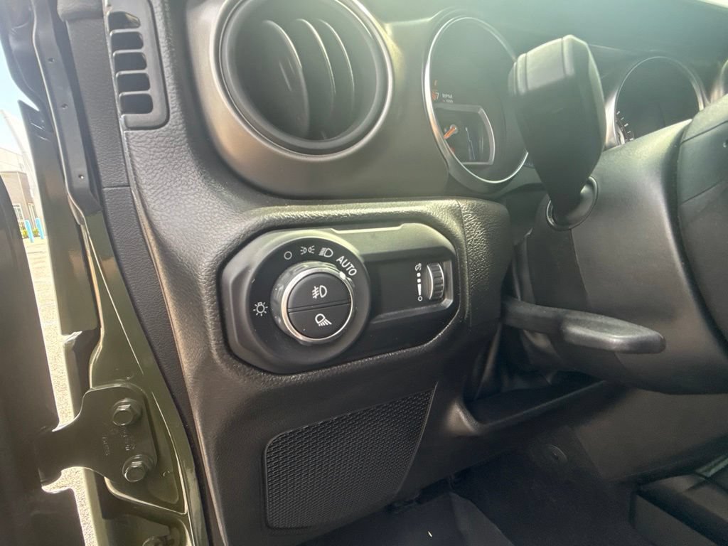 Used 2023 Jeep Gladiator Sport AWD/4WD image 14