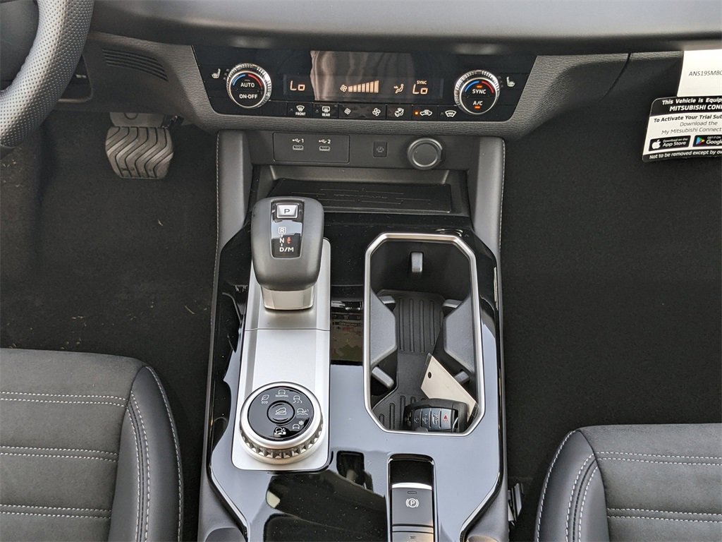 New 2025 Mitsubishi Outlander SE image 20