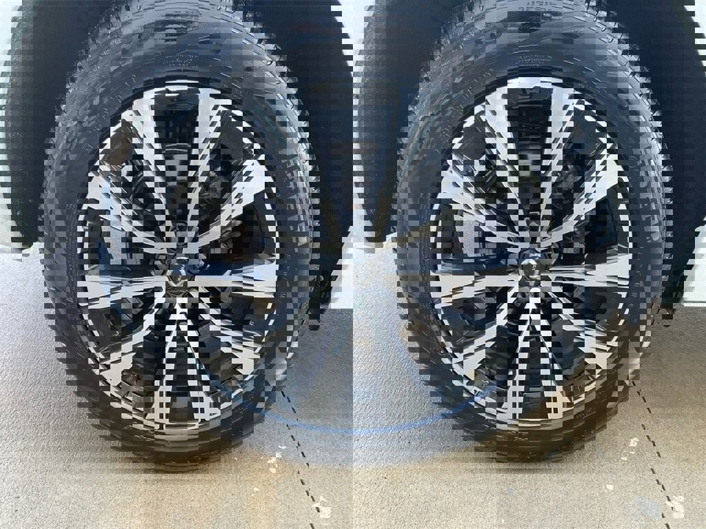 Certified 2023 Volvo XC60 B5 Plus image 16