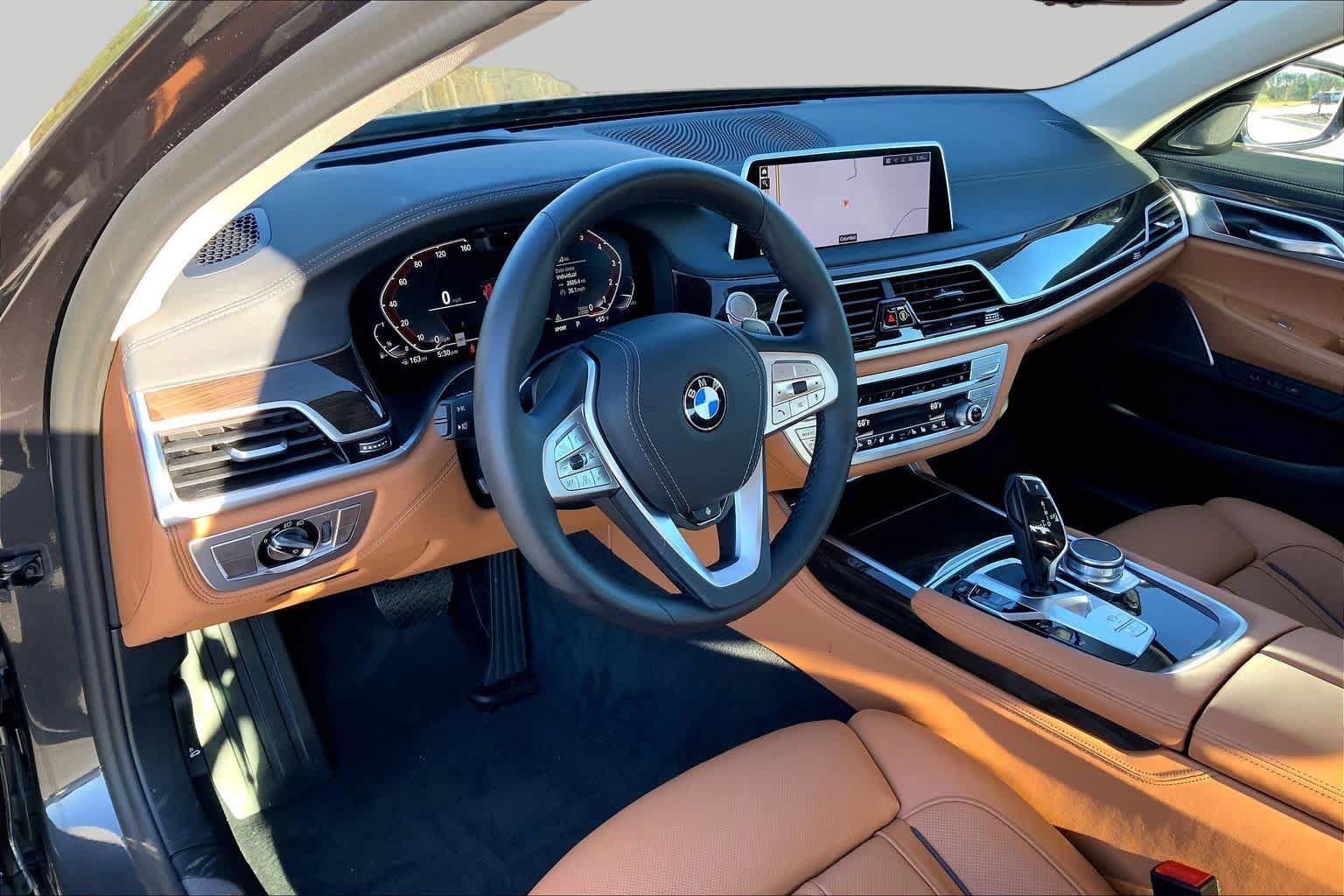Used 2022 BMW 750i xDrive AWD/4WD image 17