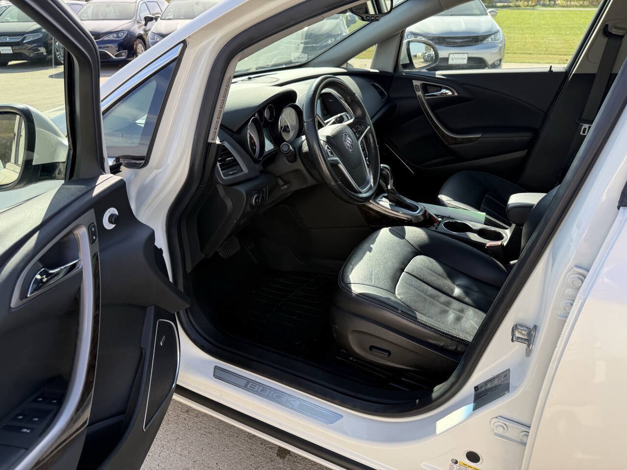 Used 2012 Buick Verano Leather FWD image 5