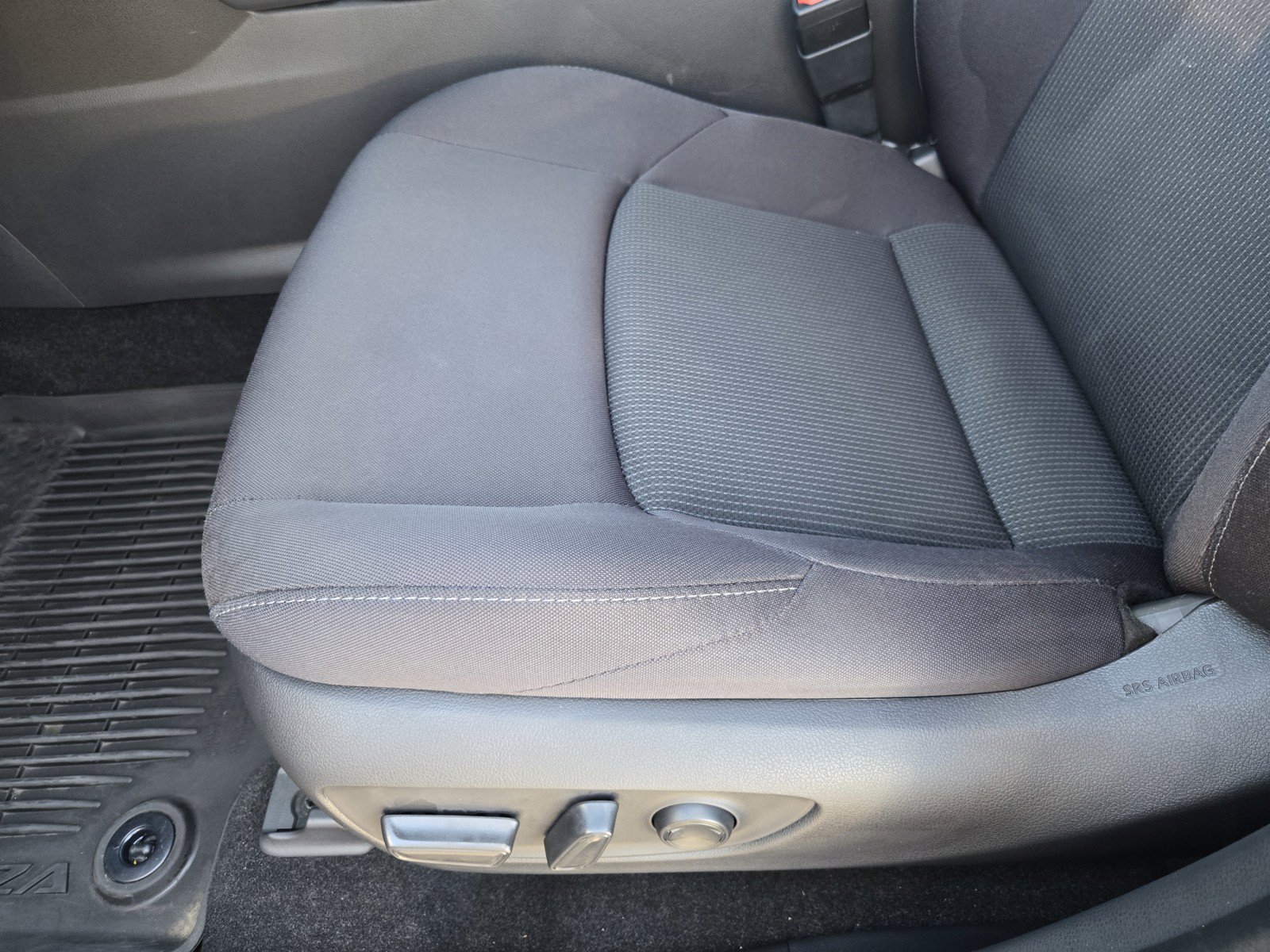 Used 2023 Toyota Venza LE AWD/4WD image 17