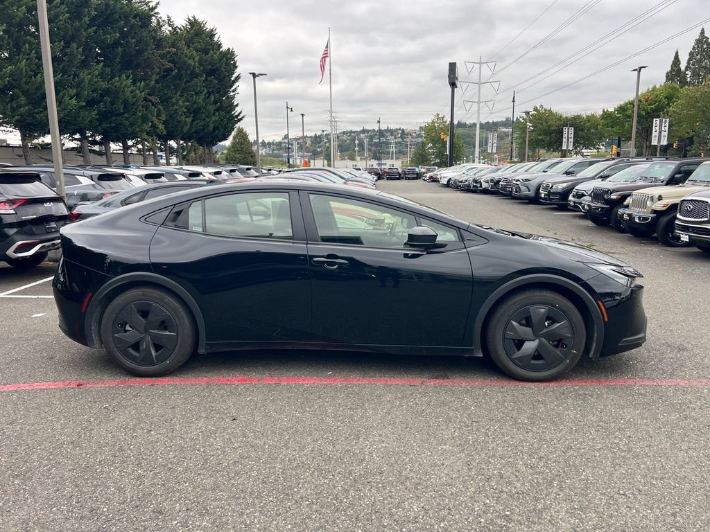 Used 2025 Toyota Prius LE FWD image 6