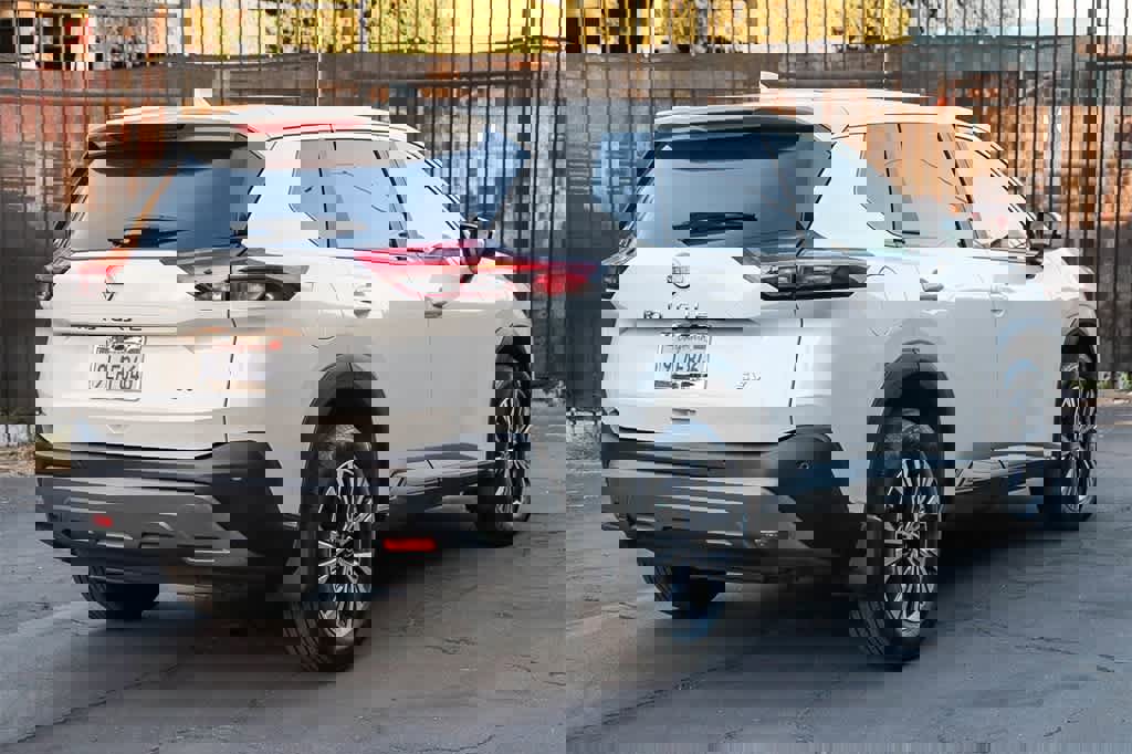 Used 2023 Nissan Rogue SV image 6