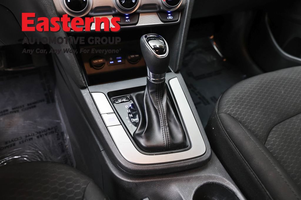 Used 2019 Hyundai Elantra SE w/ Cargo Package FWD image 12