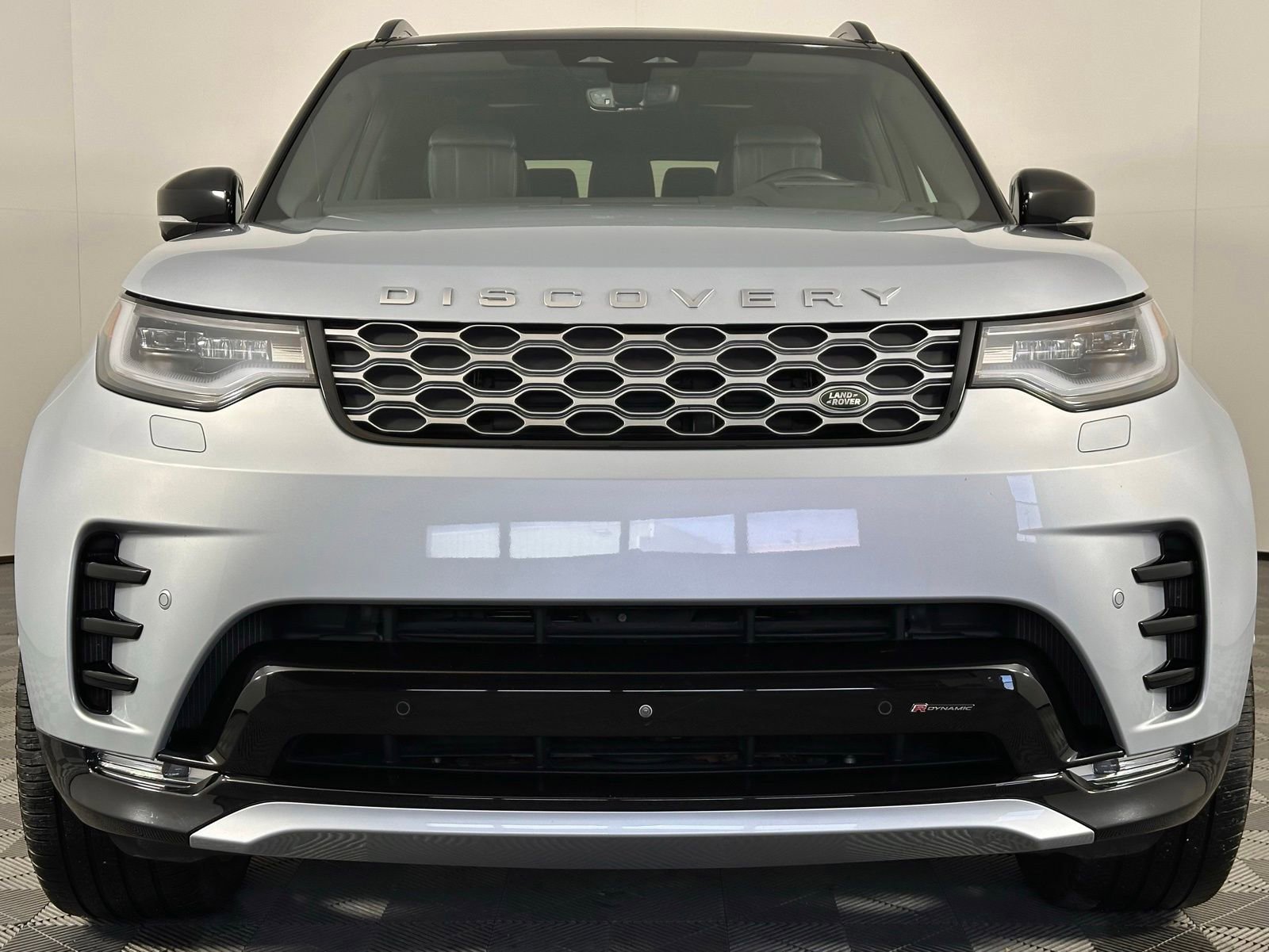 Used 2023 Land Rover Discovery Metropolitan Edition image 22