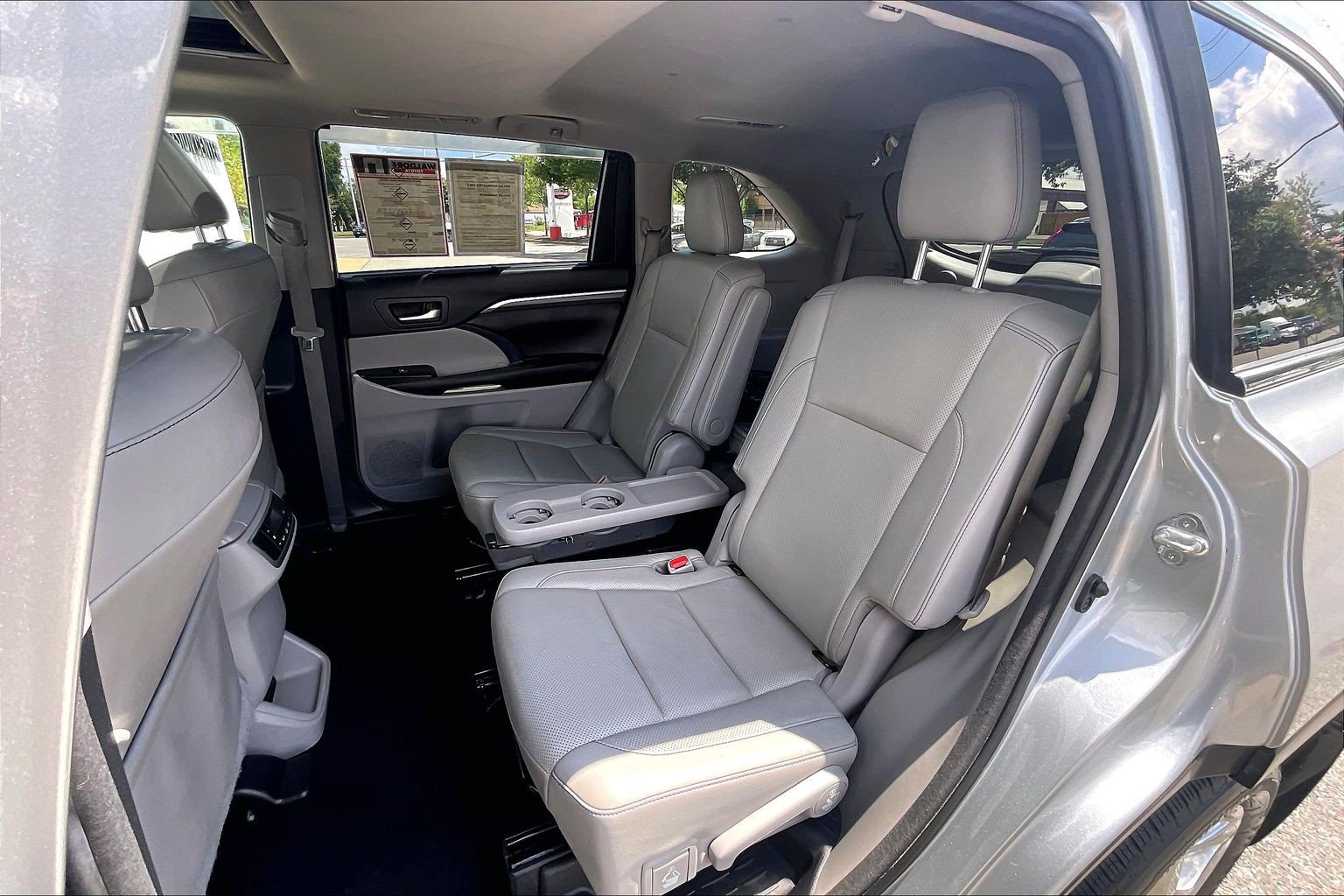 Used 2018 Toyota Highlander Limited AWD/4WD image 31