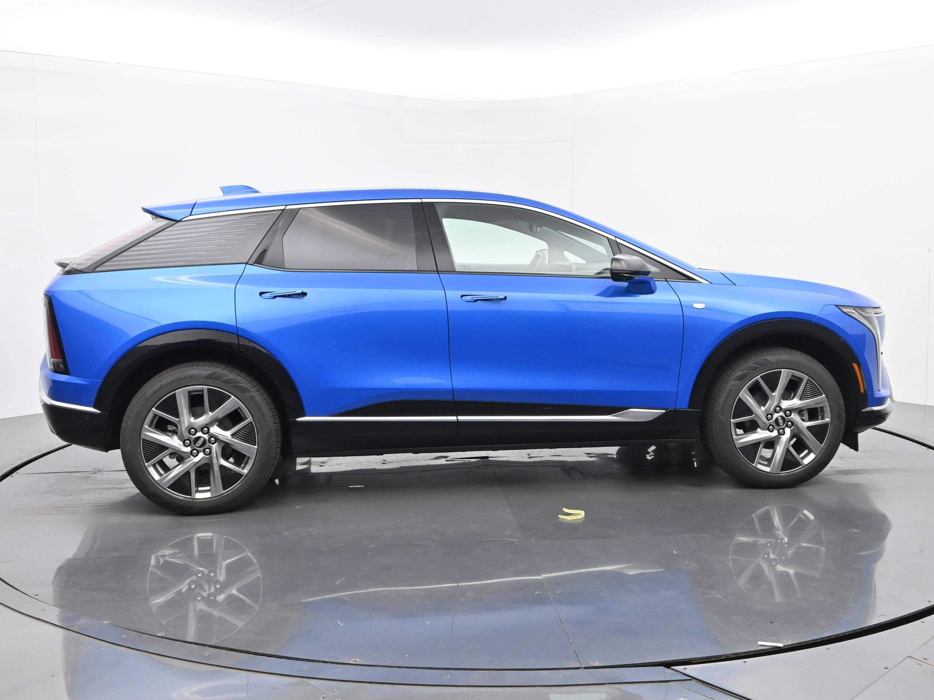 New 2026 Cadillac Optiq Luxury 1 w/ LPO, Floor Liner Package AWD/4WD image 6