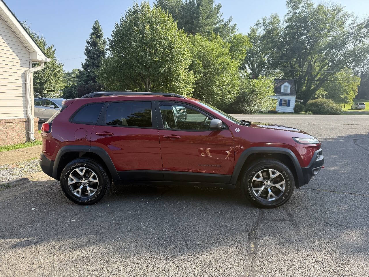 Used 2014 Jeep Cherokee Trailhawk w/ Comfort/Convenience Group AWD/4WD image 6