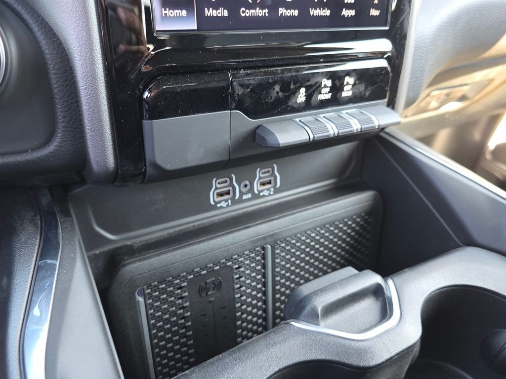 New 2026 RAM 1500 Laramie AWD/4WD image 14