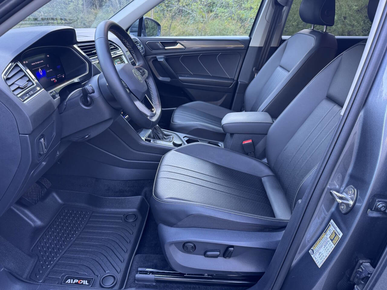 Used 2024 Volkswagen Tiguan SE image 12