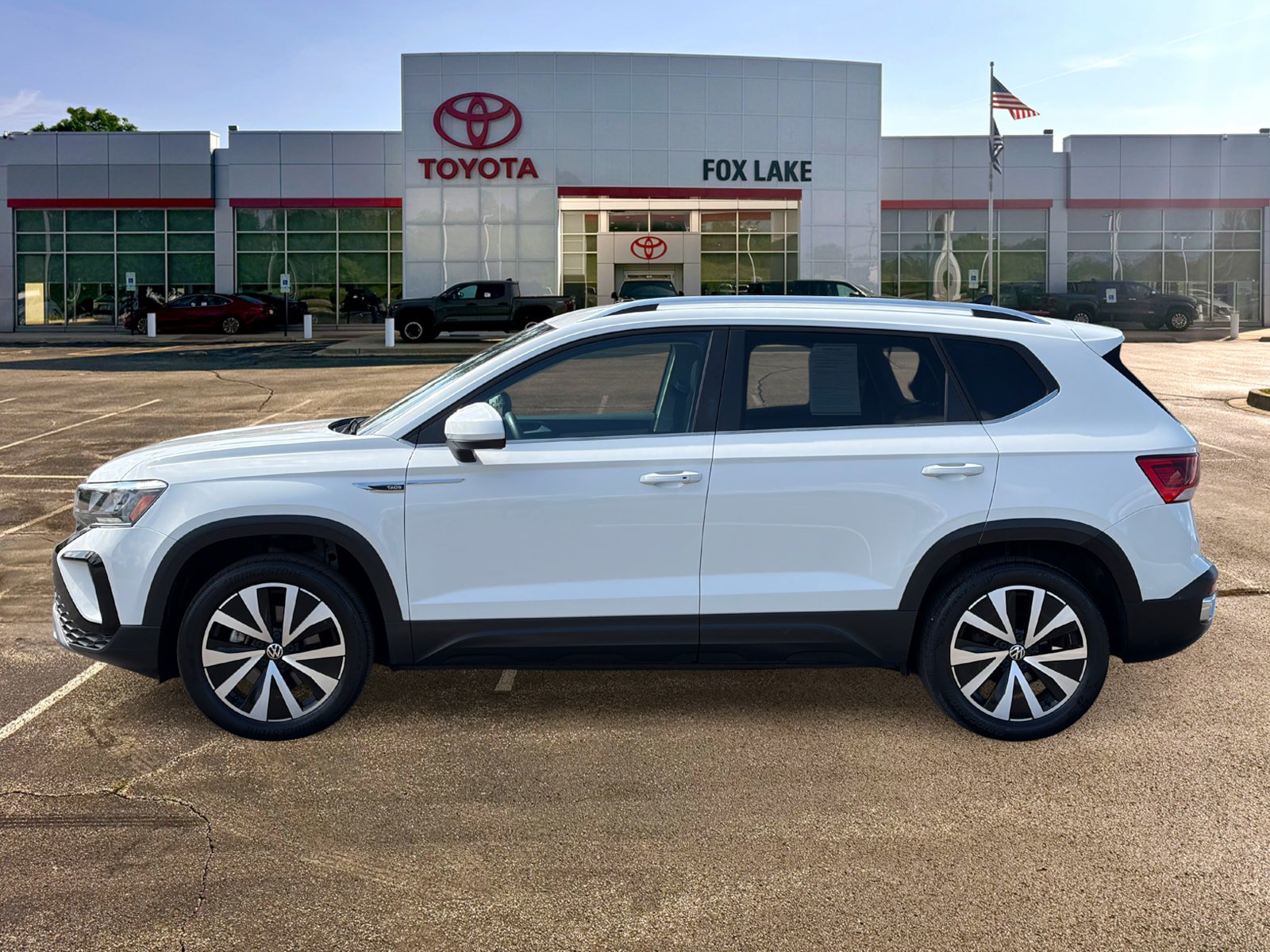 Used 2022 Volkswagen Taos SE AWD/4WD image 2