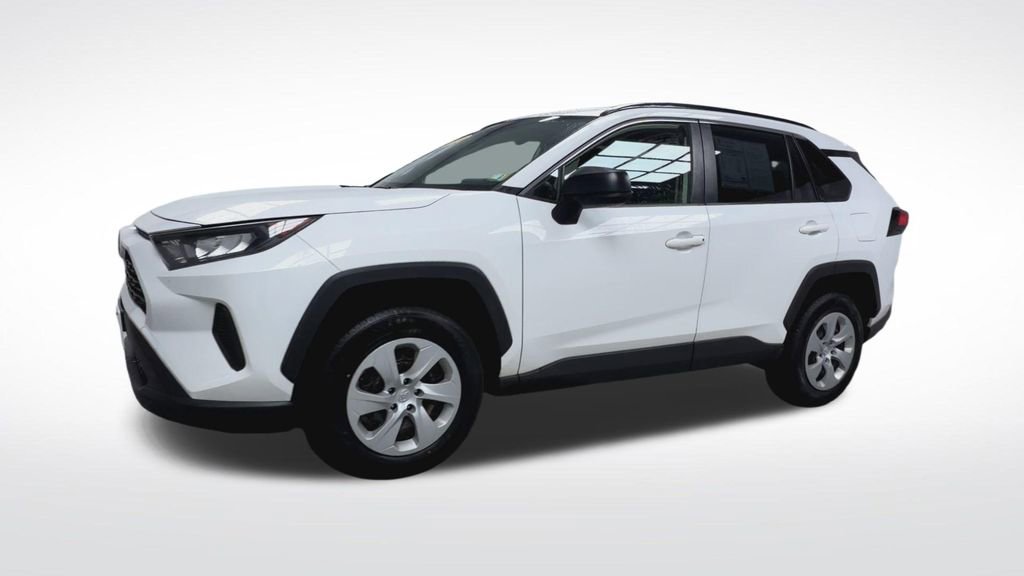 Used 2019 Toyota RAV4 LE image 4