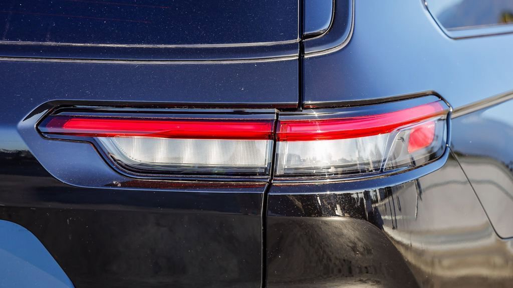 New 2025 Jeep Grand Cherokee L Altitude image 10