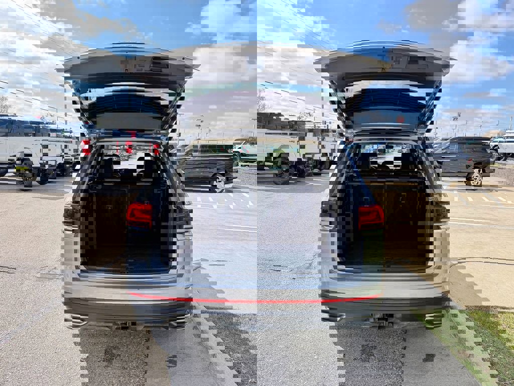 Used 2025 Volkswagen Atlas SE image 17