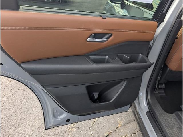 Used 2024 Nissan Pathfinder Platinum w/ Cargo Package image 11