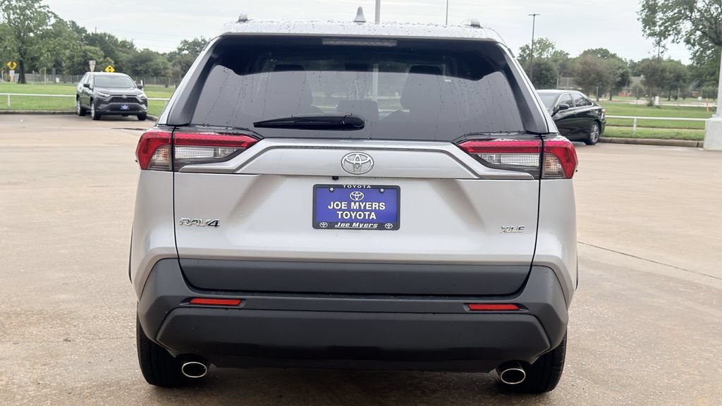 Used 2025 Toyota RAV4 XLE FWD image 8