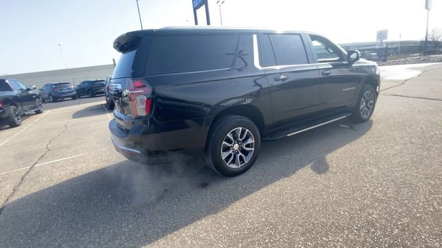 Used 2023 Chevrolet Suburban LT w/ LT Signature Plus Package image 2