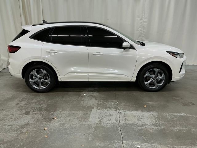 Used 2023 Ford Escape ST-Line Select w/ Tech Pack #2 image 2