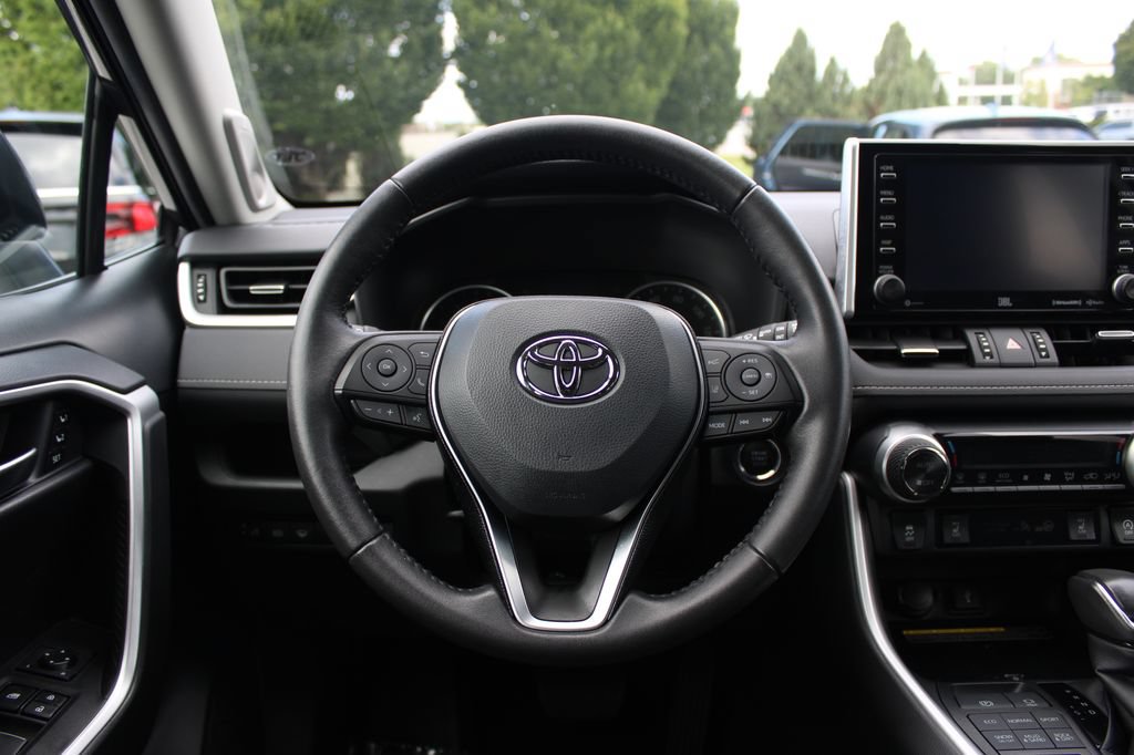 Used 2021 Toyota RAV4 XLE Premium AWD/4WD image 17