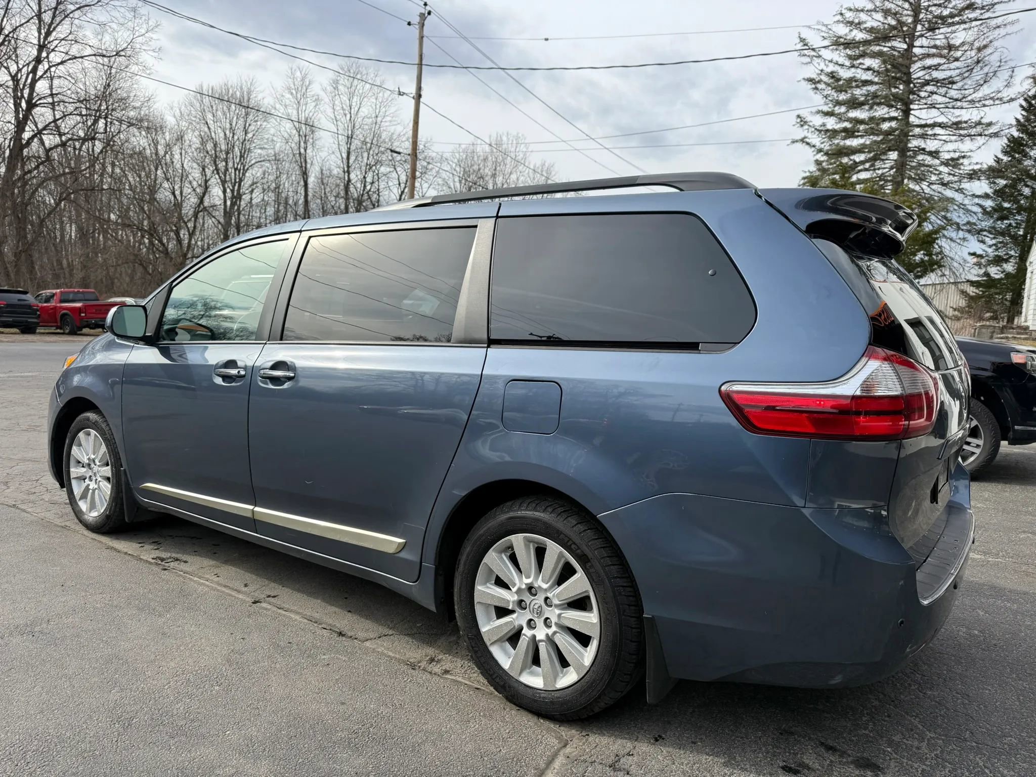 Used 2015 Toyota Sienna XLE w/ XLE Navigation Package AWD/4WD image 3