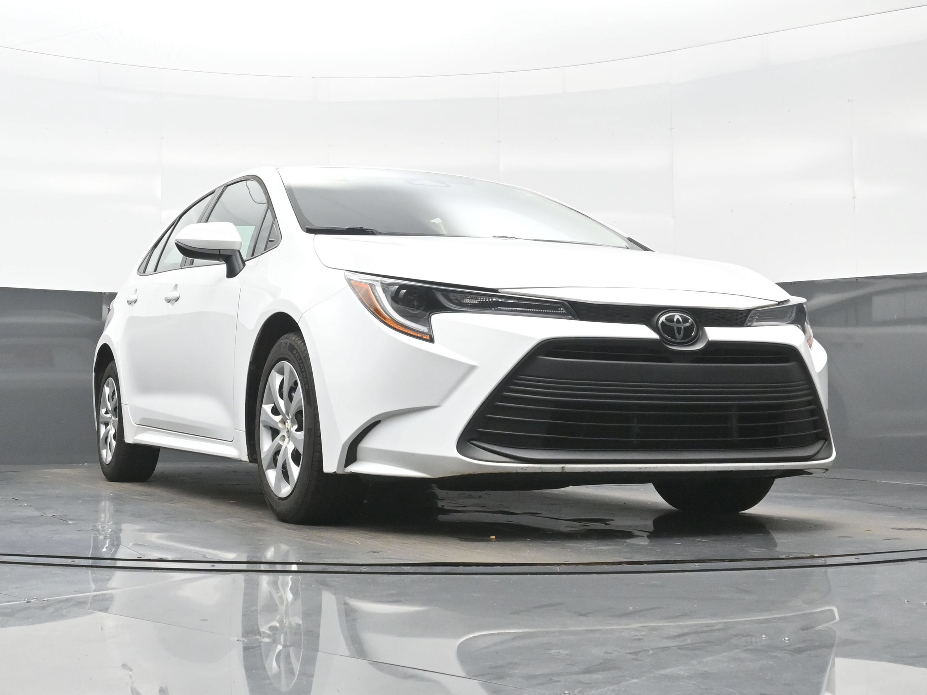 Used 2024 Toyota Corolla LE FWD image 30