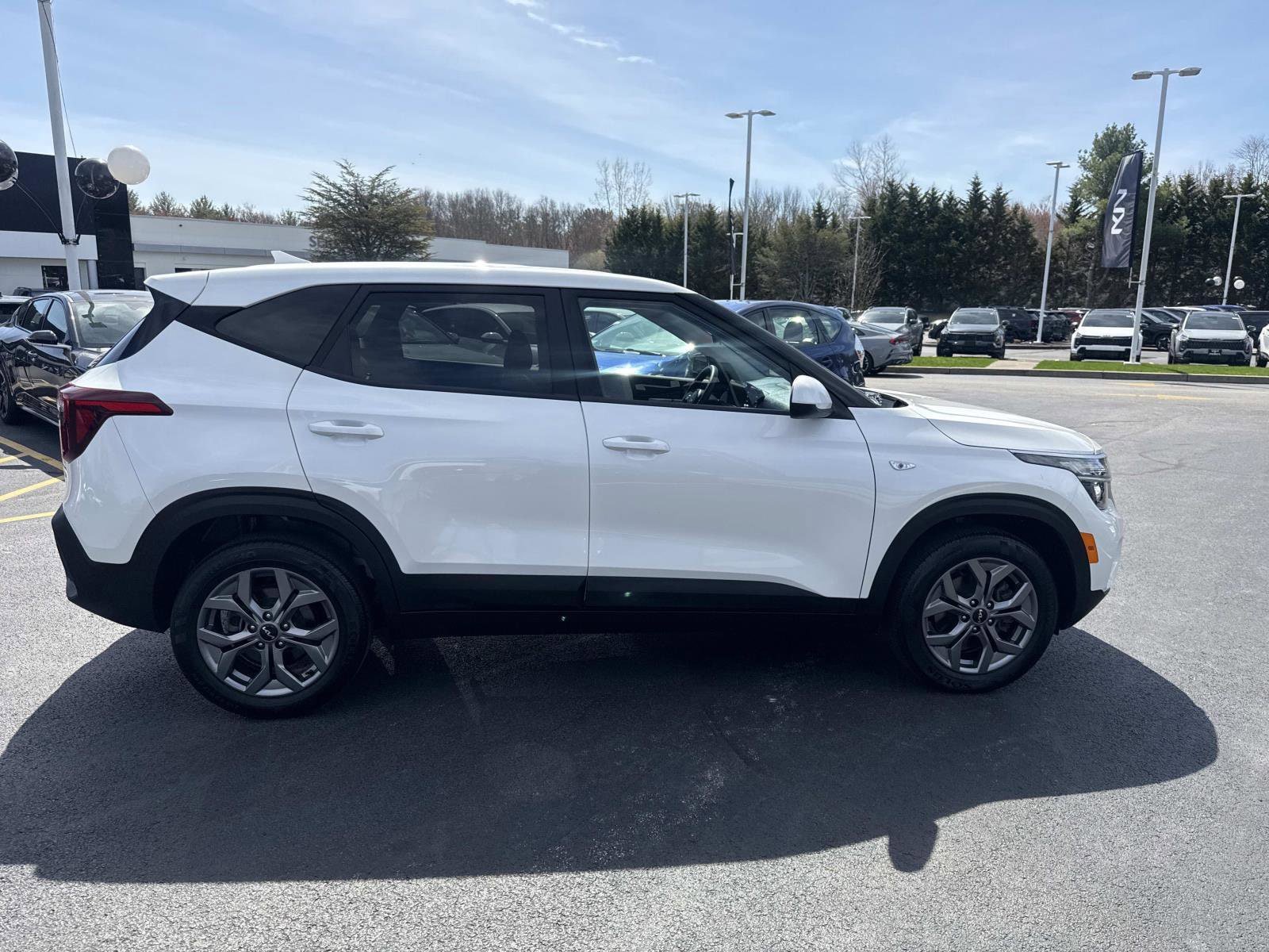 Used 2024 Kia Seltos LX image 9