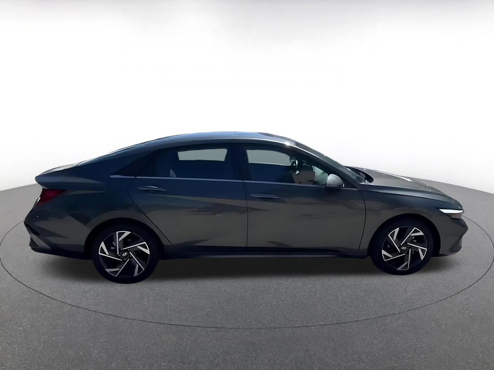 Used 2025 Hyundai Elantra Limited image 16