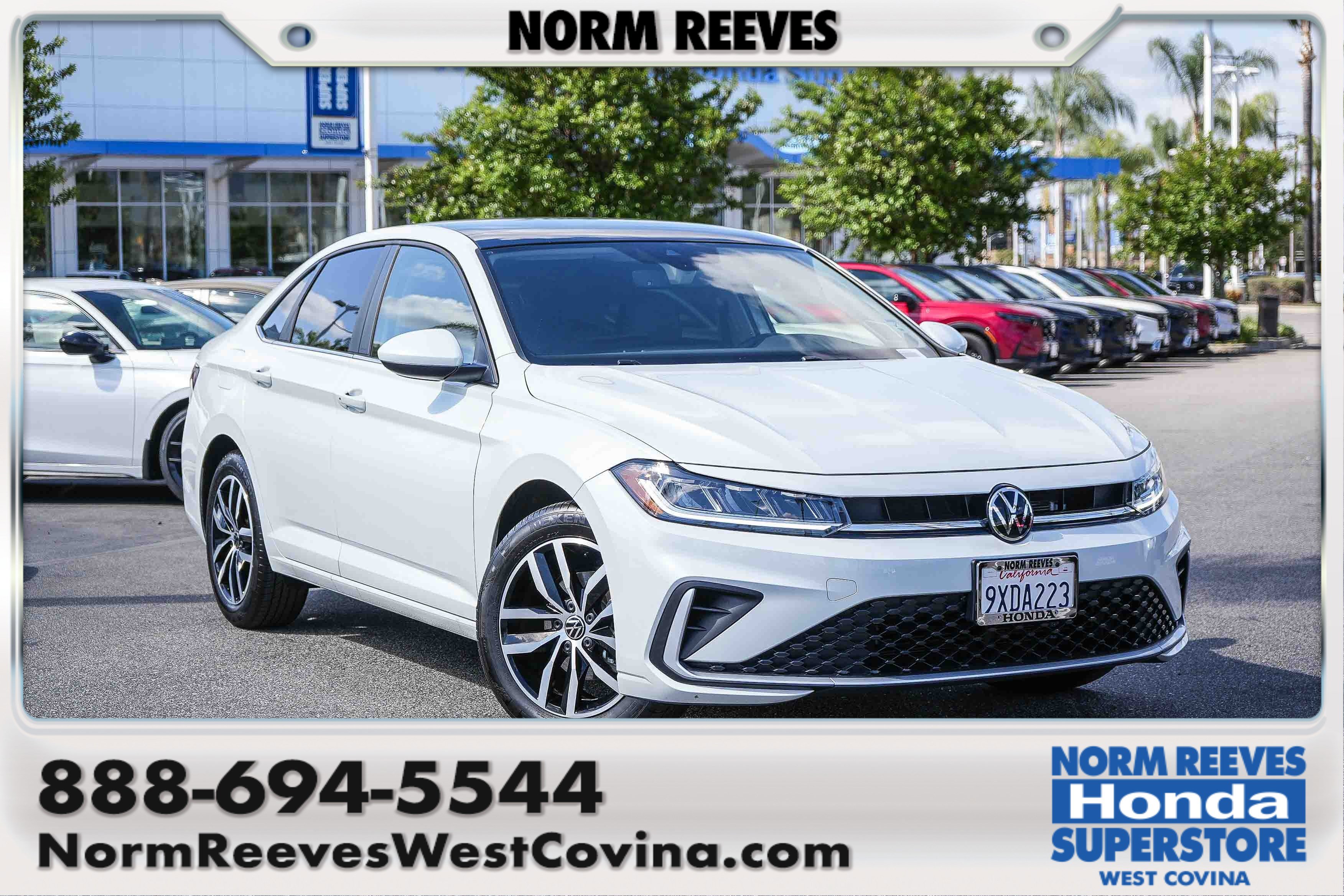 Used 2026 Volkswagen Jetta SE FWD image 1