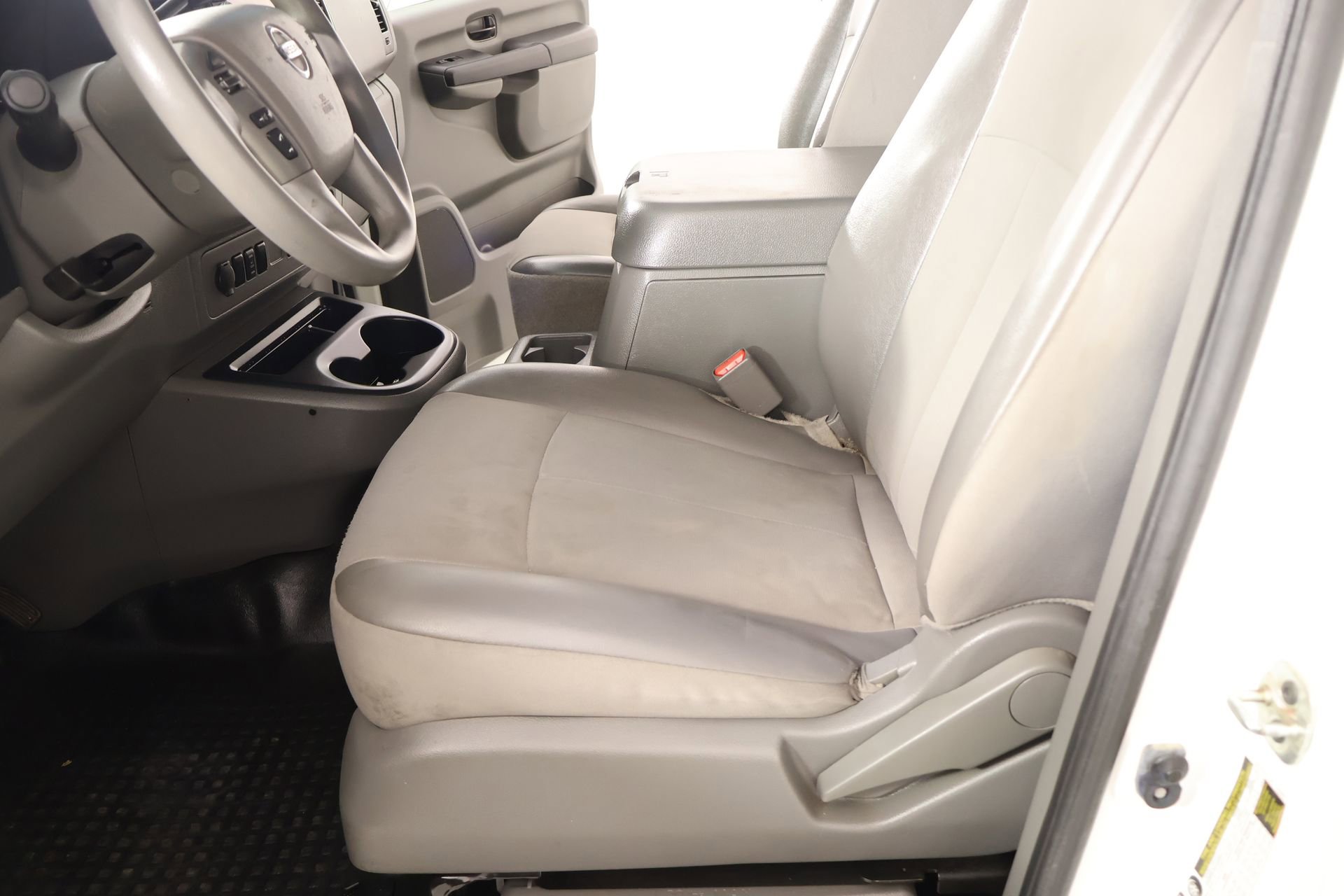 Used 2020 Nissan NV 2500 SV image 9