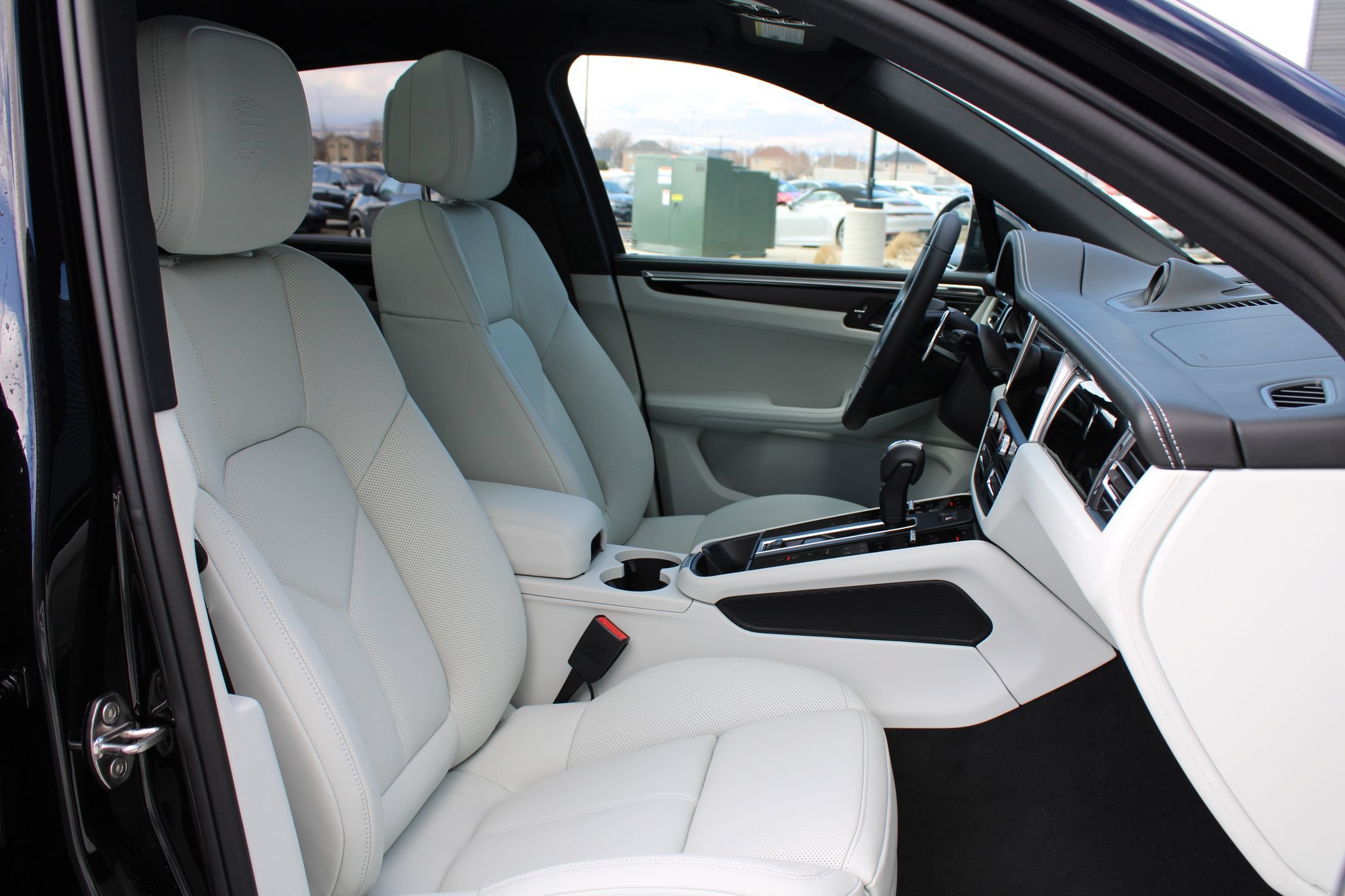 New 2026 Porsche Macan AWD/4WD image 25
