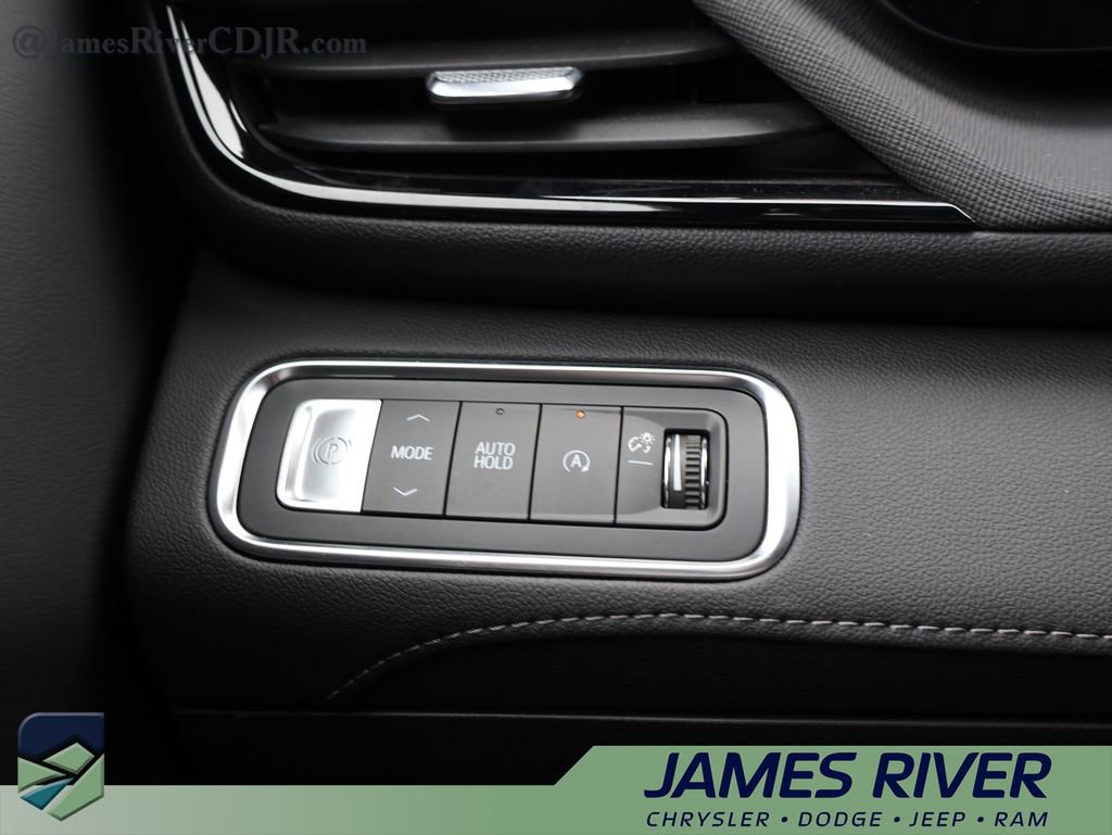 Used 2025 Buick Enclave Preferred image 32