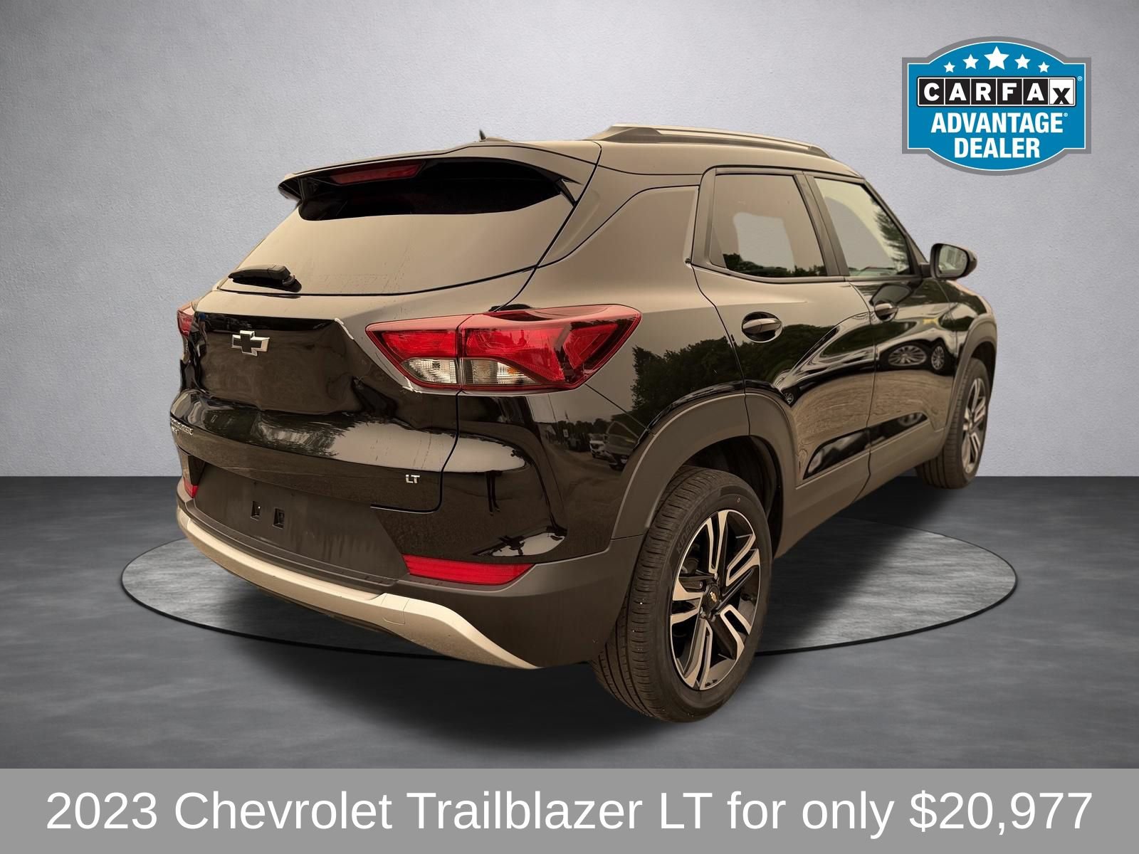 Used 2023 Chevrolet TrailBlazer LT w/ Convenience Package AWD/4WD image 3