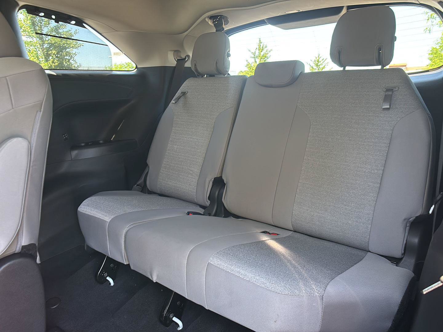 Used 2026 Toyota Sienna LE FWD image 24